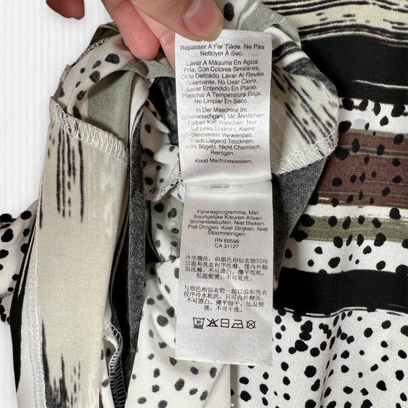 DKNY Crew Neck Short Sleeve Top Front Knot and Gathering Size Petite Small - Picture 8 of 11